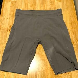 Lululemon gray tights in excellent condition